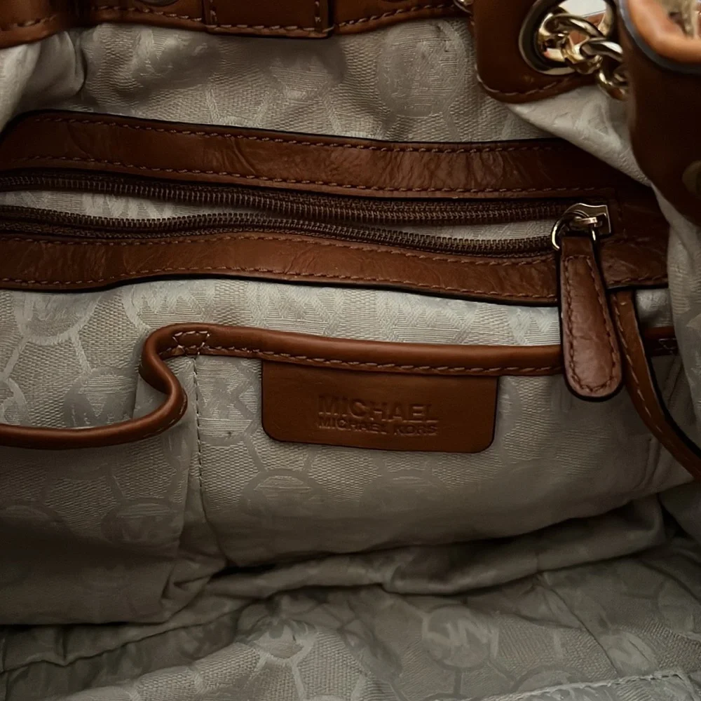 Like new condition MK purse - Picture 5 of 7